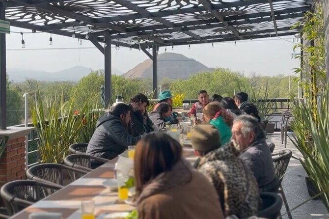 Guided Tour in the Pyramids of Teotihuacan with Breakfast - The pyramids visit: how to get more from 90 minutes