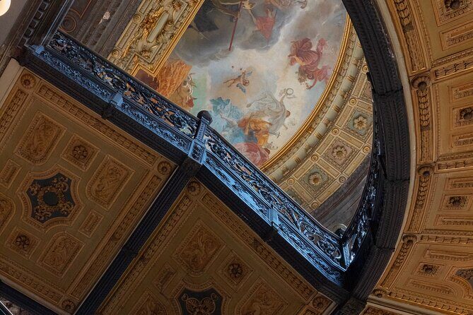 Guided tour National Museum of Art - New Spain art rooms, furniture, and French frescoes: the setting is part of the lesson