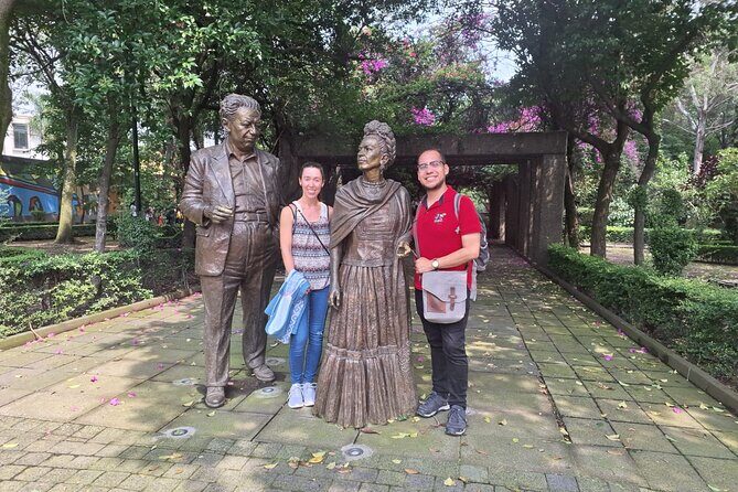 Guided Tour of Coyoacan and Leon Trotsky Museum - Coyoacán Market: Local Food Culture and a Chance to Try Grasshoppers