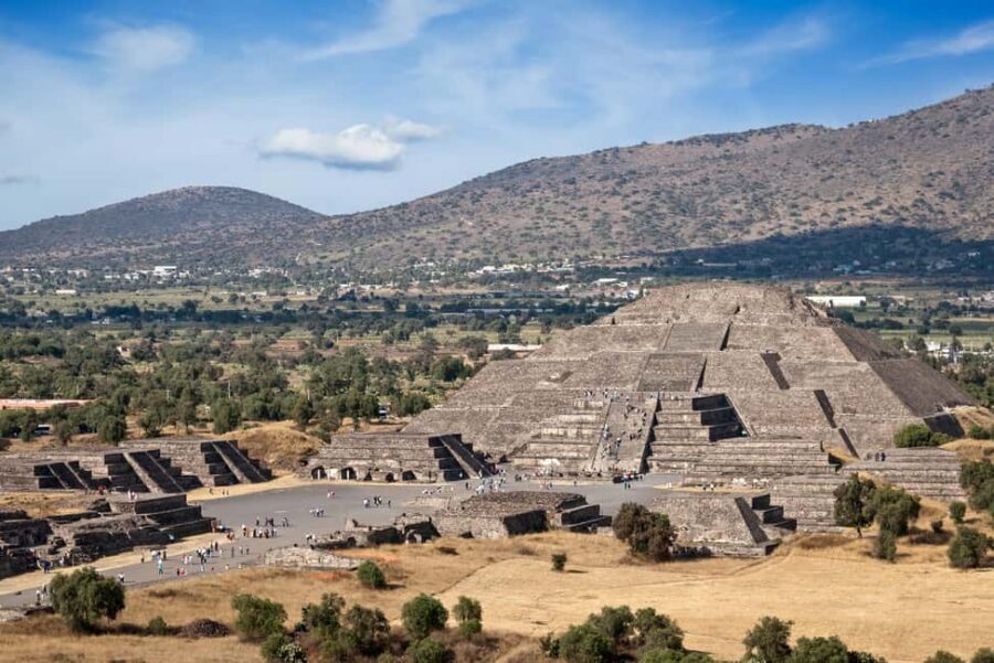 Guided tour of Mexico City: Teotihuacan, Guadalupe, and the Mexica city of Tlatelolco - Obsidian workshop and tequila tasting: craft + a quick taste of Mexico