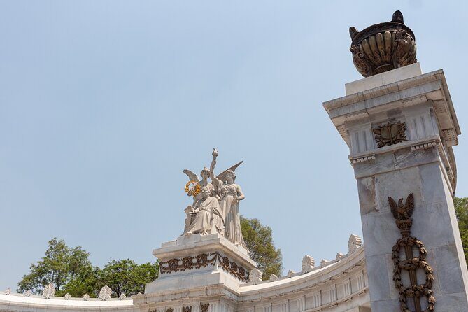 Guided Tour Zócalo to Palaces, Churches and Pyramids - A walk that connects politics, palaces, and ancient Mexico