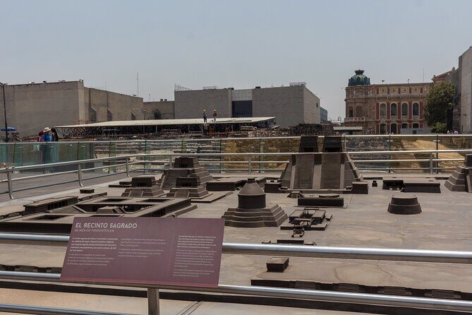 Guided Tour Zócalo to Palaces, Churches and Pyramids - Alameda Central: a park that doubles as an outdoor sculpture lesson