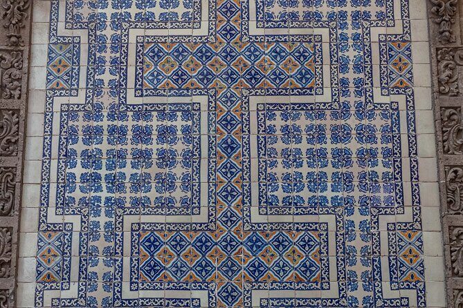 Guided Tour Zócalo to Palaces, Churches and Pyramids - House of Tiles: architectural details plus a Clemente Orozco mural