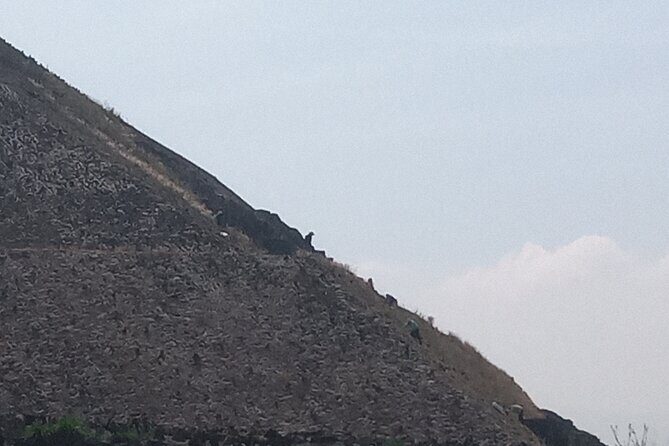 Guided Walking Tour to the Archaeological Zone of Teotihuacán - Getting In: Gates, Bathrooms, and a Calm Start