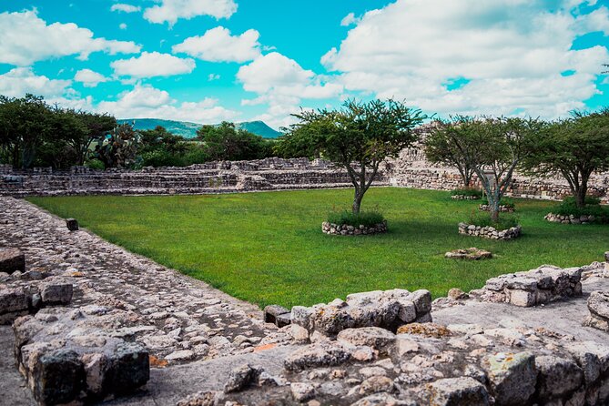 Half-Day Archeological Private Tour in San Miguel De Allende - The Two-Hour Drive: A Quiet Buffer Before the Ruins