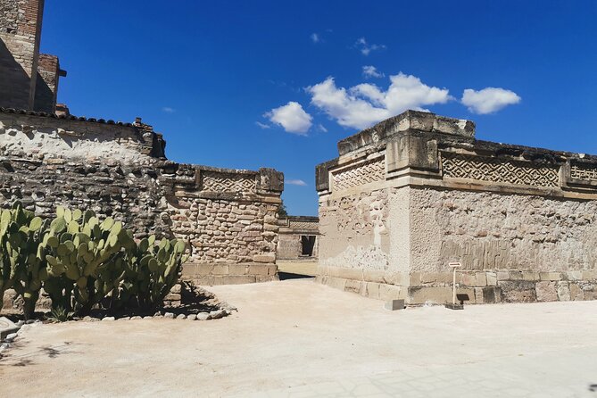 Hierve el Agua Guided Full Day Tour in Oaxaca - Lunch in San Pablo Villa de Mitla: classic food, late timing