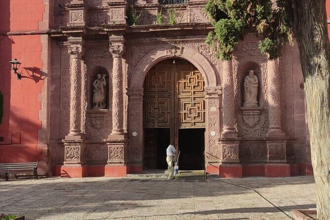 Historical and Cultural Walking Tour of San Miguel de Allende - Why a San Miguel Centro history walk beats reading a guidebook