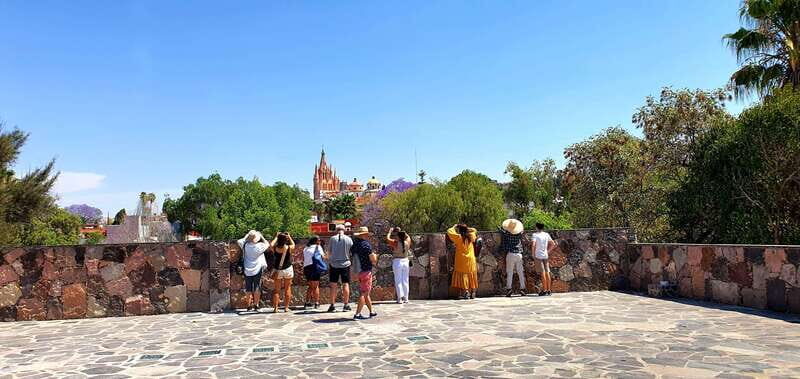 Historical Walking Tour in San Miguel de Allende - The guided Parroquia stop: seeing the city’s visual language