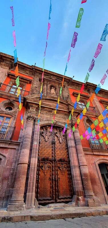 Historical Walking Tour in San Miguel de Allende - Fresh fruit water and the little things that keep you happy