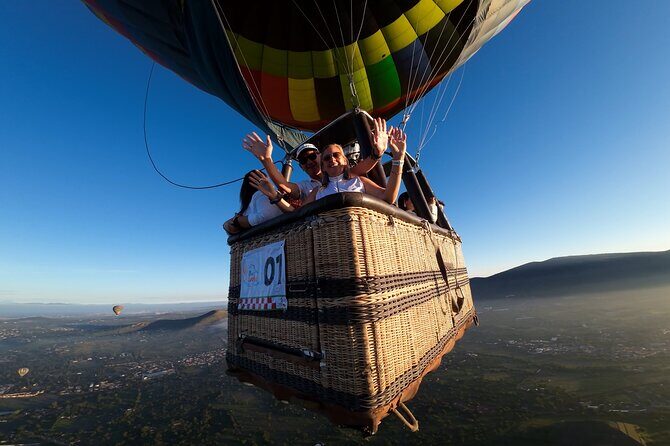 Hot air balloon flight in Teotihuacán + Breakfast in a Cave - Key things to know before you go