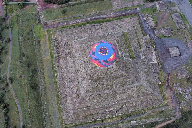 Hot Air Balloon Flight over Teotihuacan with CDMX Transportation - The breakfast coffee break before the flight