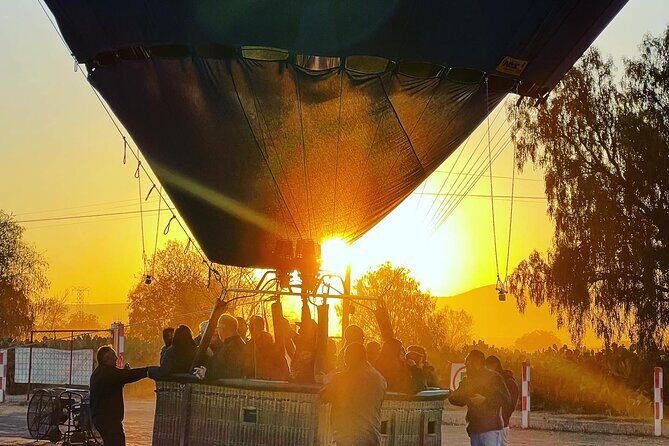 Hot Air Balloon Ride Over Teotihuacan With Guided Tour And Cave - Getting to the site: early pickup and smooth, A/C transit