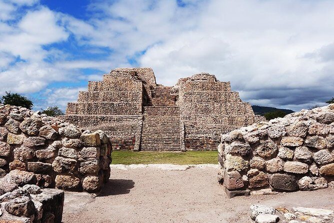 Immersive Cañada de La Virgen Pyramid Tour - Walking 3 km with the guide pacing your brain