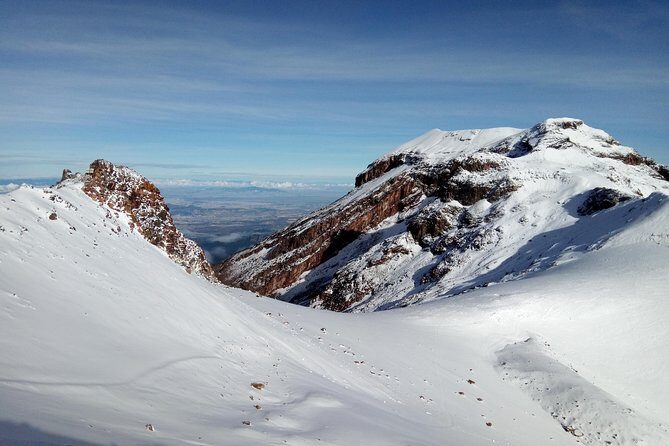 Iztaccihuatl Volcano Climb - Iztaccihuatl and Popocatépetl National Park: the setting for a real summit day