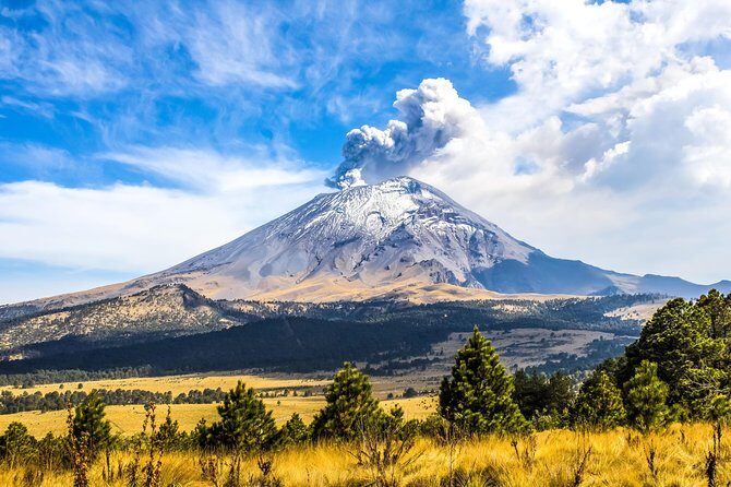 Iztaccihuatl Volcano Hike with an Alpinist - The main hike: La Joya and the Iztaccihuatl–Popocatépetl park zone