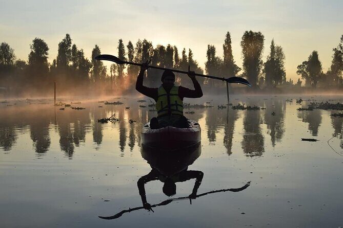 Kayak at sunrise in Xochimilco: agroecological experience - Trajineras Xochimilco canal time: what you’ll see in the 4-hour main stretch
