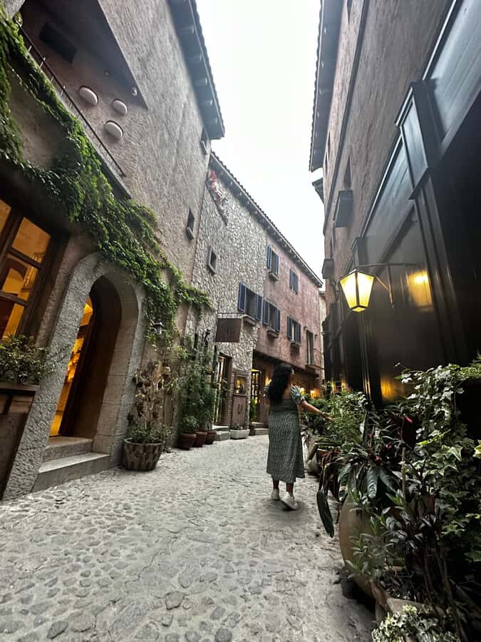 Lavender Ranch, Chautla and Val<code>Quirico. – Key Takeaways Before You Go’ /></p>
<ul>
<li><strong>Soap workshop happens on-site at the lavender ranch</strong>, with time built in for photos and shopping.</li>
<li><strong>Chautla’s castle-and-lake feel</strong> makes for easy picture-taking and a slower walk than big-city sightseeing.</li>
<li><strong>Val’Quirico gives you two hours of free wandering</strong> for restaurants and shops, not guided-only time.</li>
<li><strong>Spanish guide on the day</strong>, with optional English audio if you want it.</li>
<li><strong>Small or private group options</strong> can make the day feel less rushed.</li>
</ul>
<h2 id="a-one-day-route-with-three-different-moods-puebla-to-chautla-and-valquirico">A One-Day Route with Three Different Moods (Puebla to Chautla and Val’Quirico)</h2>
<p><img width="900" height="674" decoding="async" src=