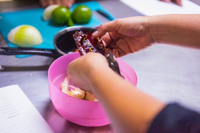 Learn How To Cook Mexican Food - Tinga Main: Smoked Chipotles, and a Choice for Vegetarians