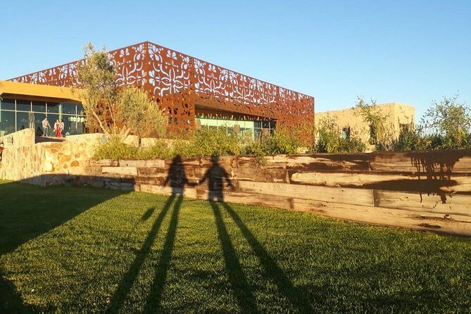Local Vineyard Tour & Wine Tasting at the Independence Valley - Duration, group size, and what it means for your comfort