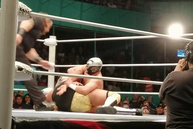 Lucha libre en Puebla (private tour) - Entering Arena Puebla: what makes this night different