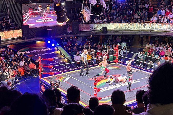 Lucha Libre Saturday Show in Mexico City (SEATS FROM BALCONY) - Timing and Getting There: The Small-Arena Advantage
