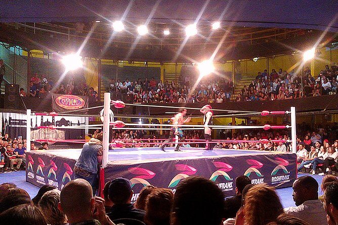 Lucha Libre wrestling show, tacos and beer with artist - Arena México: what to expect when you walk in for the matches