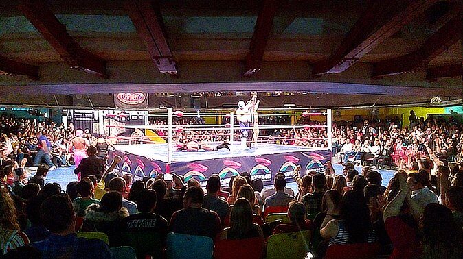 Lucha Libre wrestling show, tacos and beer with artist - Guides matter: Fernanda and Leo bring the experience to life
