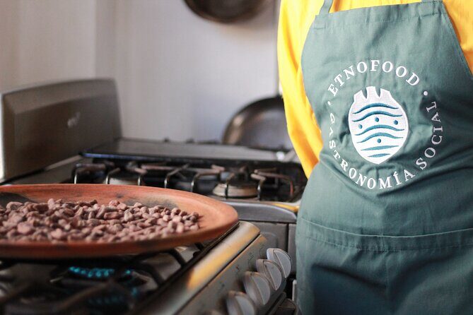 Make Oaxacan-style take-home chocolate - The cacao story: history, origins, and the Oaxaca lens