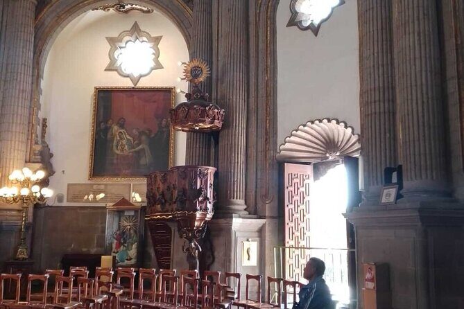 Meet the iconic Basilica of Guadalupe in Mexico City - Stop 2: Antigua Basilica de Guadalupe inside the colonial details