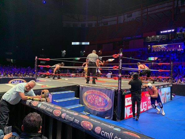 Mexican Wrestling: Experience Lucha Libre in Mexico City - Inside the Ring: The Crowd Is Part of the Performance
