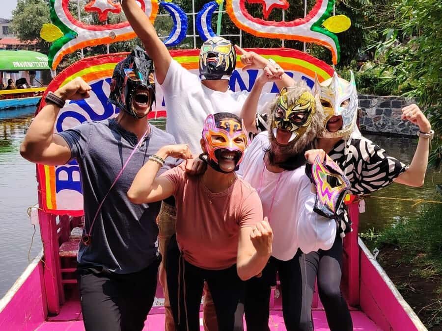 Mexico City: All-Inclusive College Student-Guided Boat Tour - Canal 237: finding your purple-arch meeting point