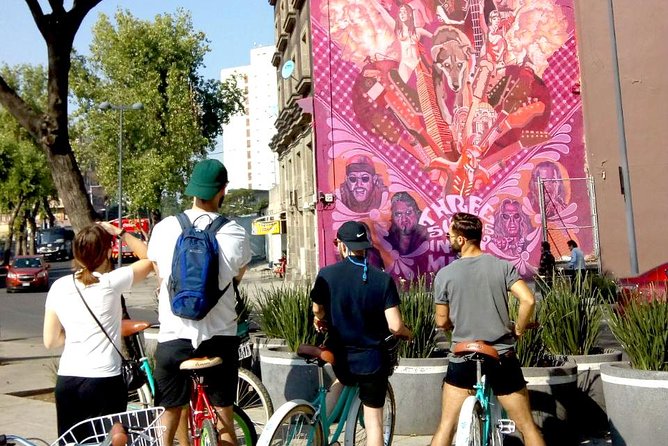 Mexico City: Art Naco, murals & street art bike tour - The Ride Itself: Traffic Rules, Helmets, and Keeping Your Confidence