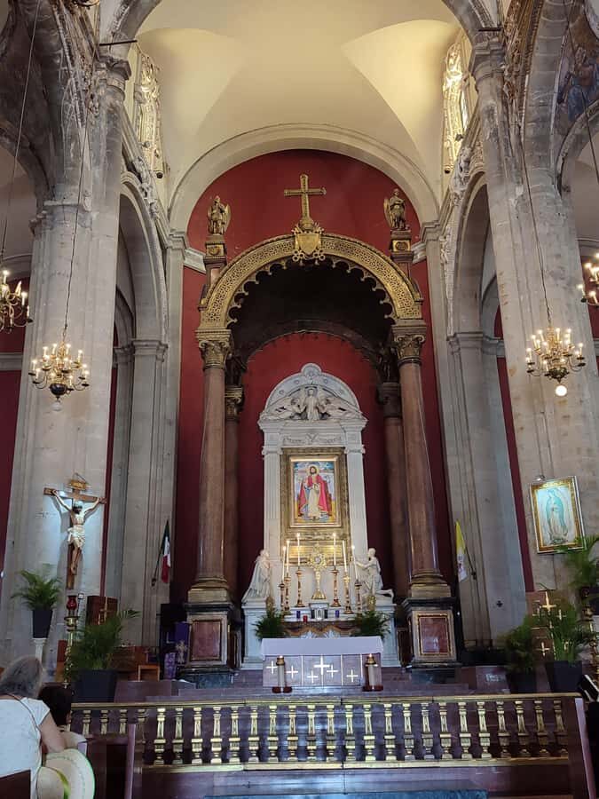 Mexico City: Basilica of Guadalupe Complex Tour - Getting there: the meeting point and metrobus timing game