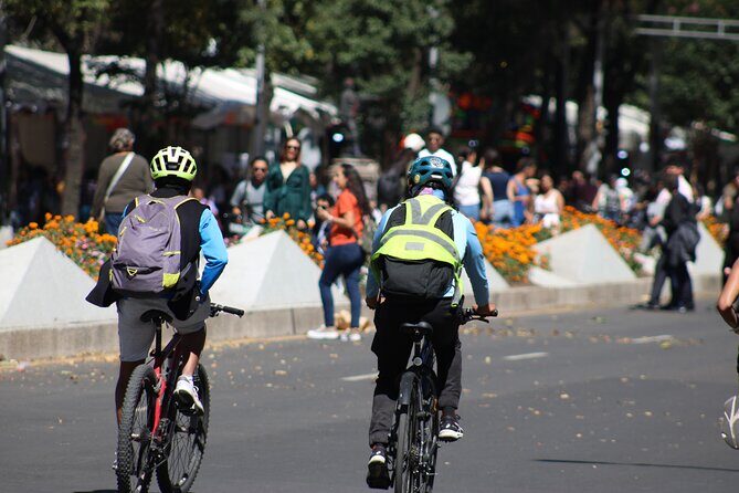 Mexico City Bike Rental - Angel of Independence Area - What you actually get: bike, safety kit, and a lock