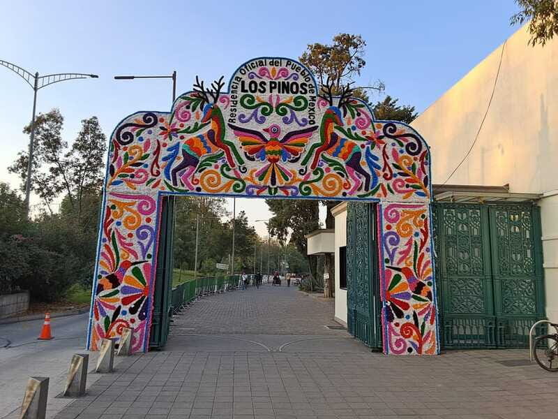 Mexico City: cable car tour, cultural sites and typical food - Santa Fe Pueblo: the short walk that leads to local sights