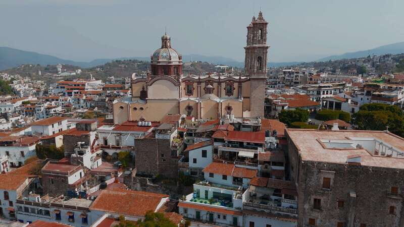 Mexico City: Cacahuamilpa Caves and Taxco Small-Group Tour - Santa Prisca in the main square: Baroque drama you can measure