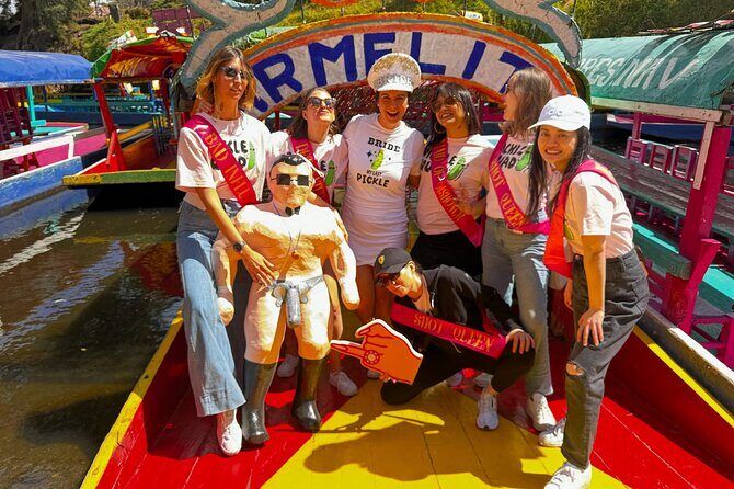 Mexico City Canals by Boat with Live Commentary with Meal Drinks - Live English commentary: fun hosts who keep it moving