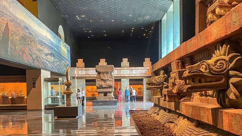 Mexico City: Chapultepec Castle and Anthropology Museum Tour - How the bilingual guide changes everything