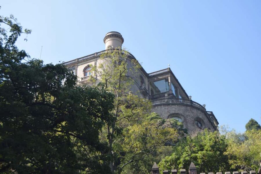 Mexico City: Chapultepec Castle and Forest Guided Tour - Guides matter: what you can expect from the storytelling style
