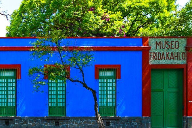 Mexico City (Coyoacan) Scavenger Hunt and Sights Self-Guided Tour - Casa Azul: where the photo challenge energy kicks in