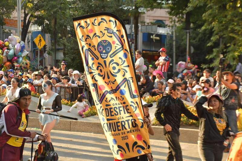 Mexico City: Day of the Dead Guided Tour - Xochimilco at Night: Trajinera Ride and Live Mariachi