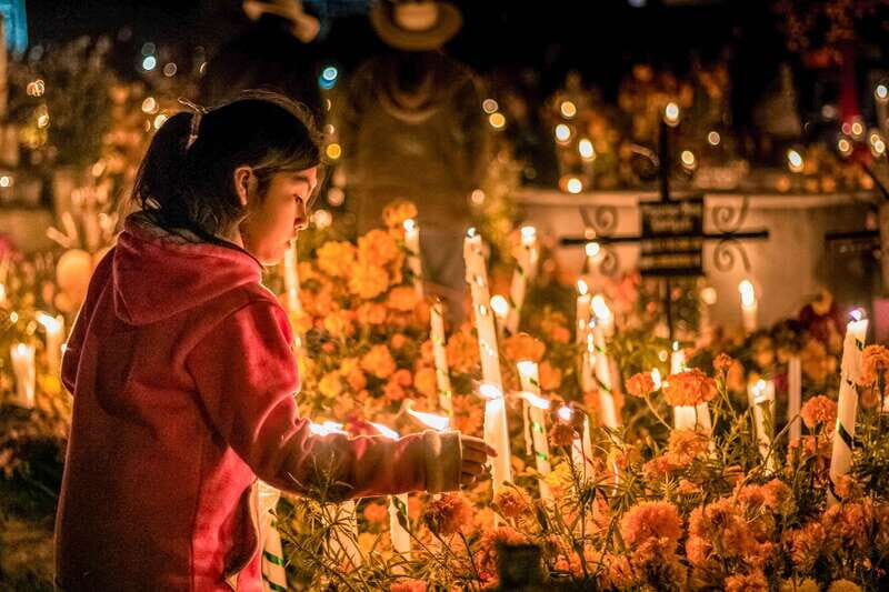 Mexico City: Day of the Dead, Legends & Ghosts Mystery Tour - Casa de los Azulejos: the landmark you recognize, plus the meaning