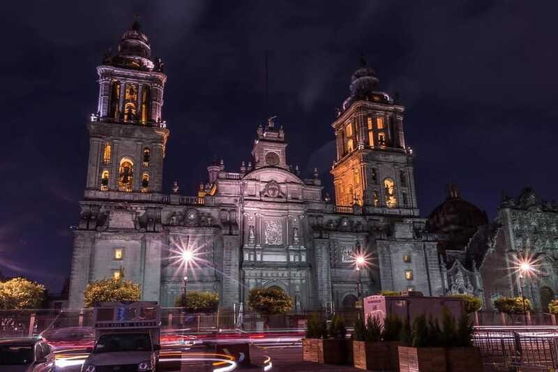 Mexico City: Double Decker Bus Night Tour - The illuminated stops: what stands out as the bus passes