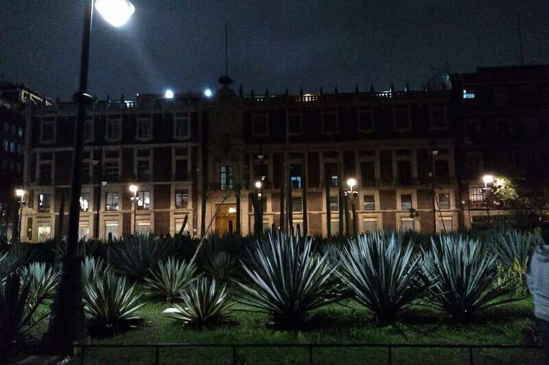 Mexico City: Double Decker Bus Night Tour - The audio guide and headphones: how to get the most from the narration