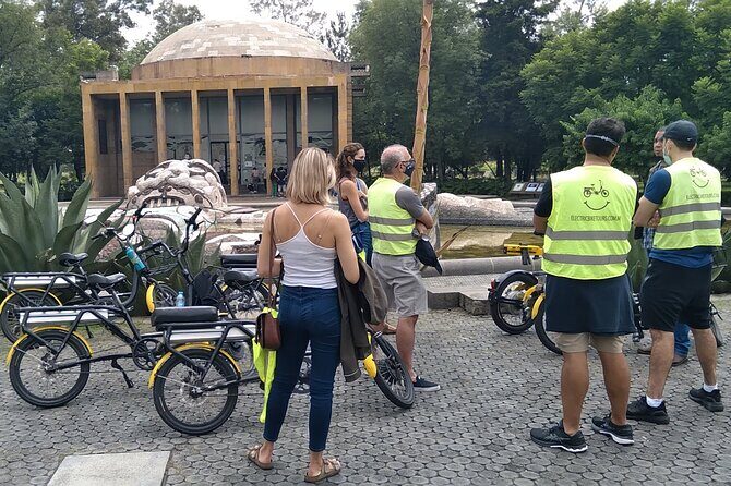 Mexico City E-Bike Tour with a taco and churros stop - Reforma to Revolution: monument photos from the bike lane