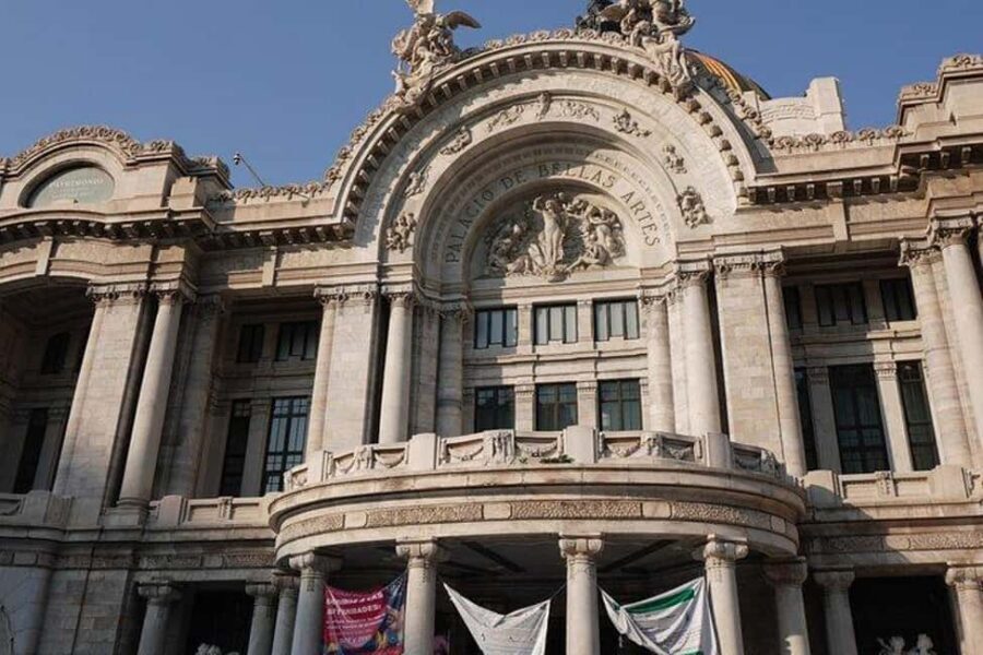 Mexico City: Exclusive Tour of Palacio de Bellas Artes - Exclusive Small-Group Pace: Fast Where It Counts