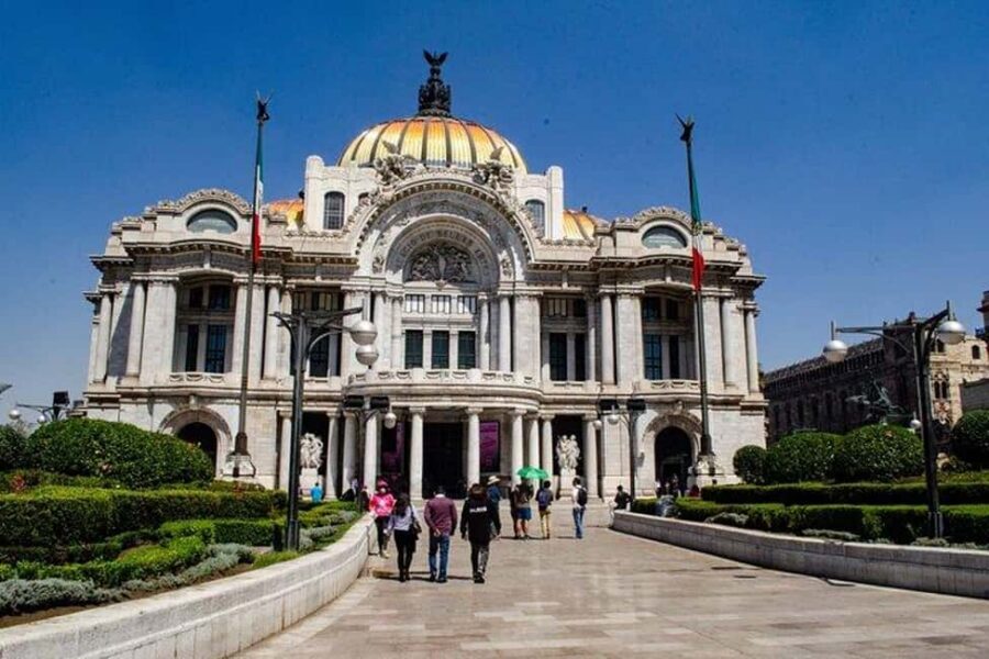 Mexico City: Exclusive Tour of Palacio de Bellas Artes - Temporary Contemporary Exhibitions: A Change of Tempo