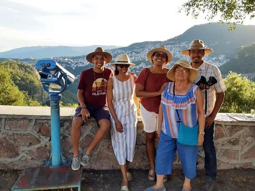 Mexico City: Full-Day Taxco and Cuernavaca Tour - The Van Ride South: How Travel Time Shapes Your Day