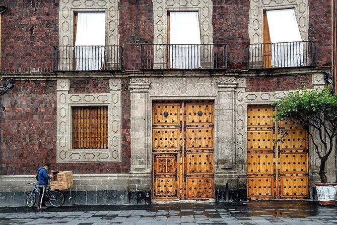 Mexico City: Hidden Markets, Street Food & Salsa-Making Tour - Walking, Metro, and photo rules: the logistics that affect your comfort