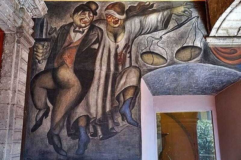 Mexico City: Historic Center Walking Tour with Murals - Museo de Sitio de la Secretaría de Educación Pública: public art with a purpose